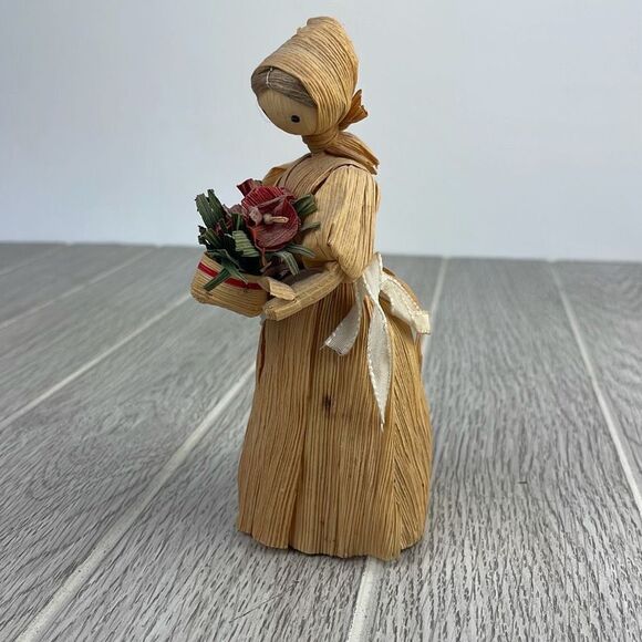 Handmade Corn Husk Doll w/ Holding Basket. Vintage. - Picture 6 of 9